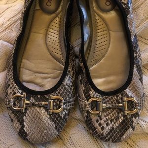 Me Too Leather Snakeskin Flats 10